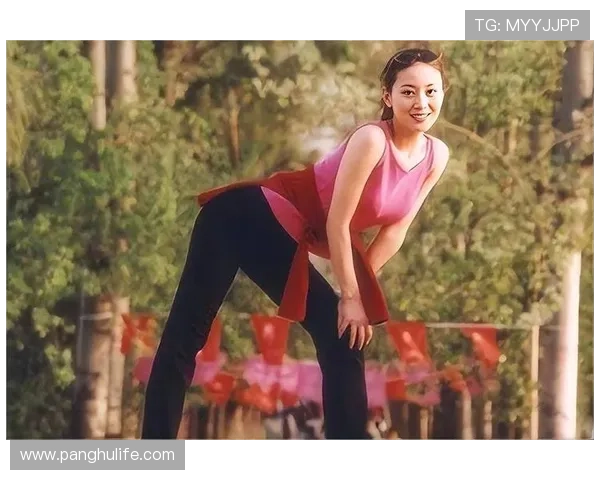 当足球明星邂逅模特的华丽人生：爱与梦想的交汇之旅