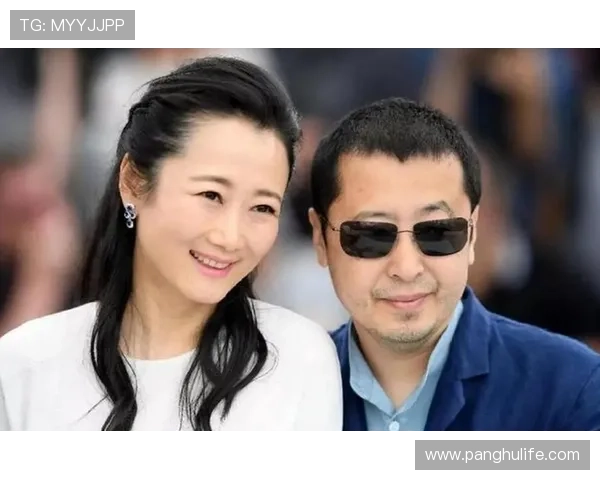 中国女记者与足球明星的幕后故事与情感交织的精彩瞬间 中国女记者与足球明星的幕后故事与情感交织的精彩瞬间